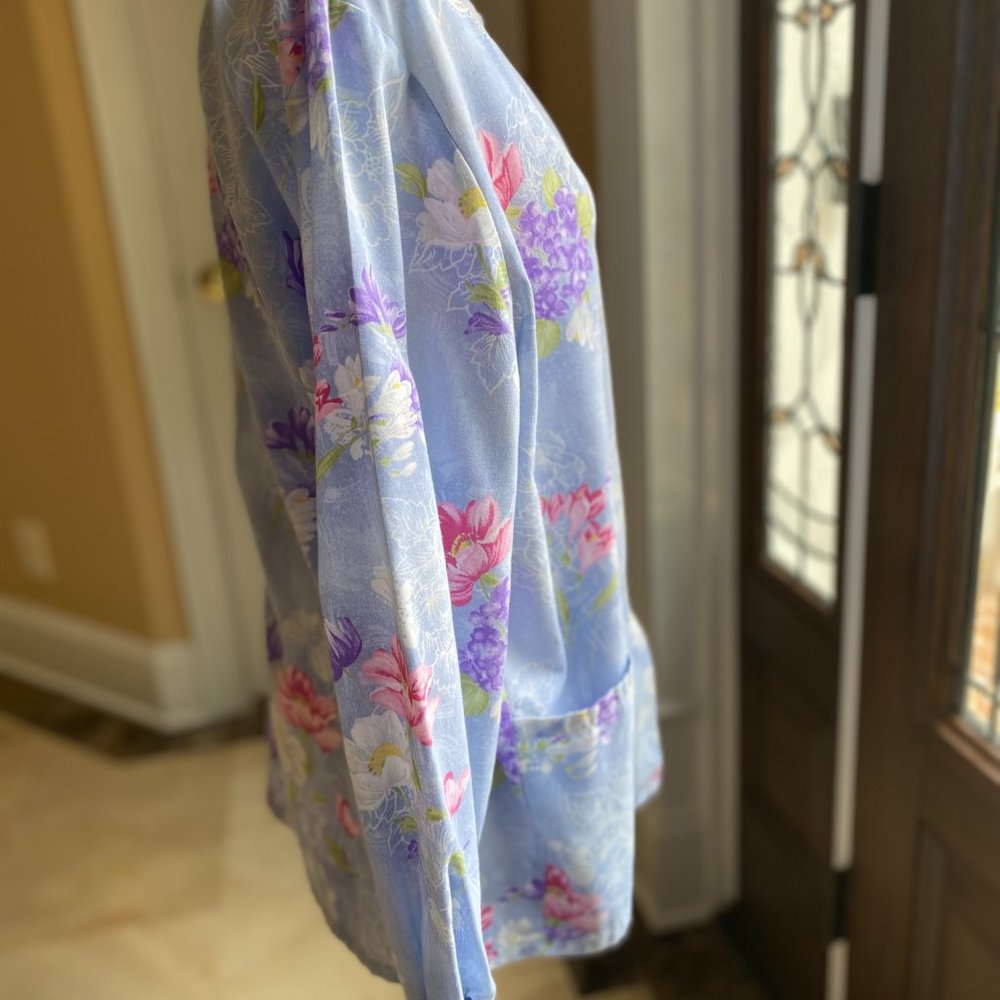 Scrub Top Long Sleeve Floral Size Small - Picture 3 of 6